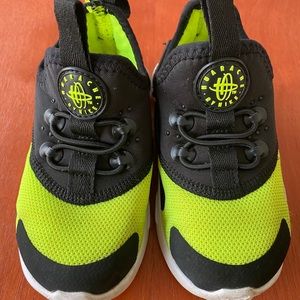 Toddler Nike tennis